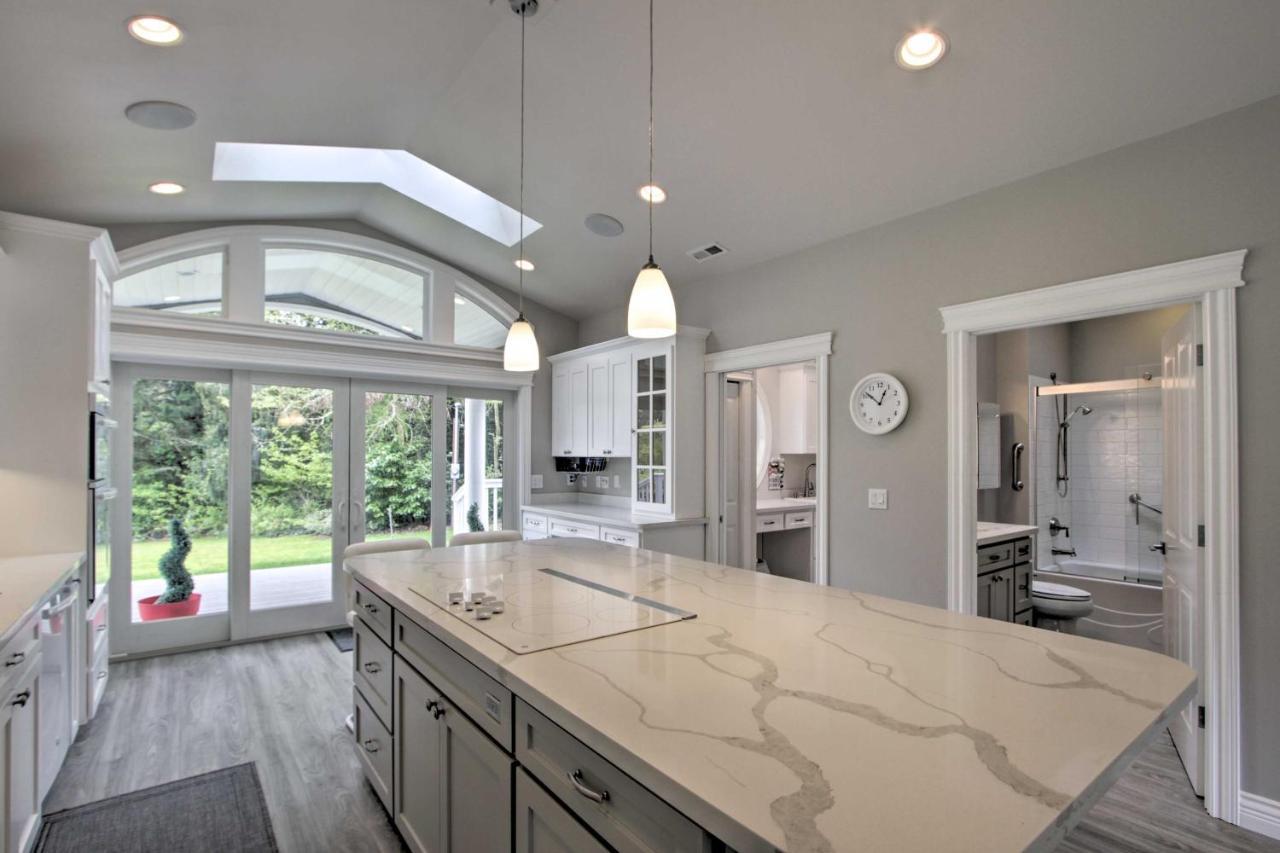 Contemporary Tacoma Cottage With Deck And Pond! ภายนอก รูปภาพ