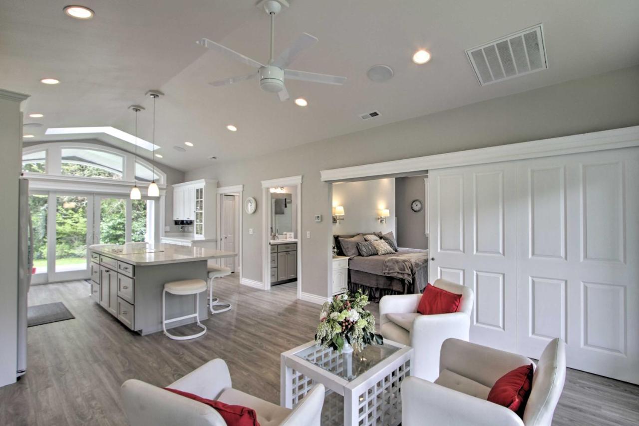 Contemporary Tacoma Cottage With Deck And Pond! ภายนอก รูปภาพ