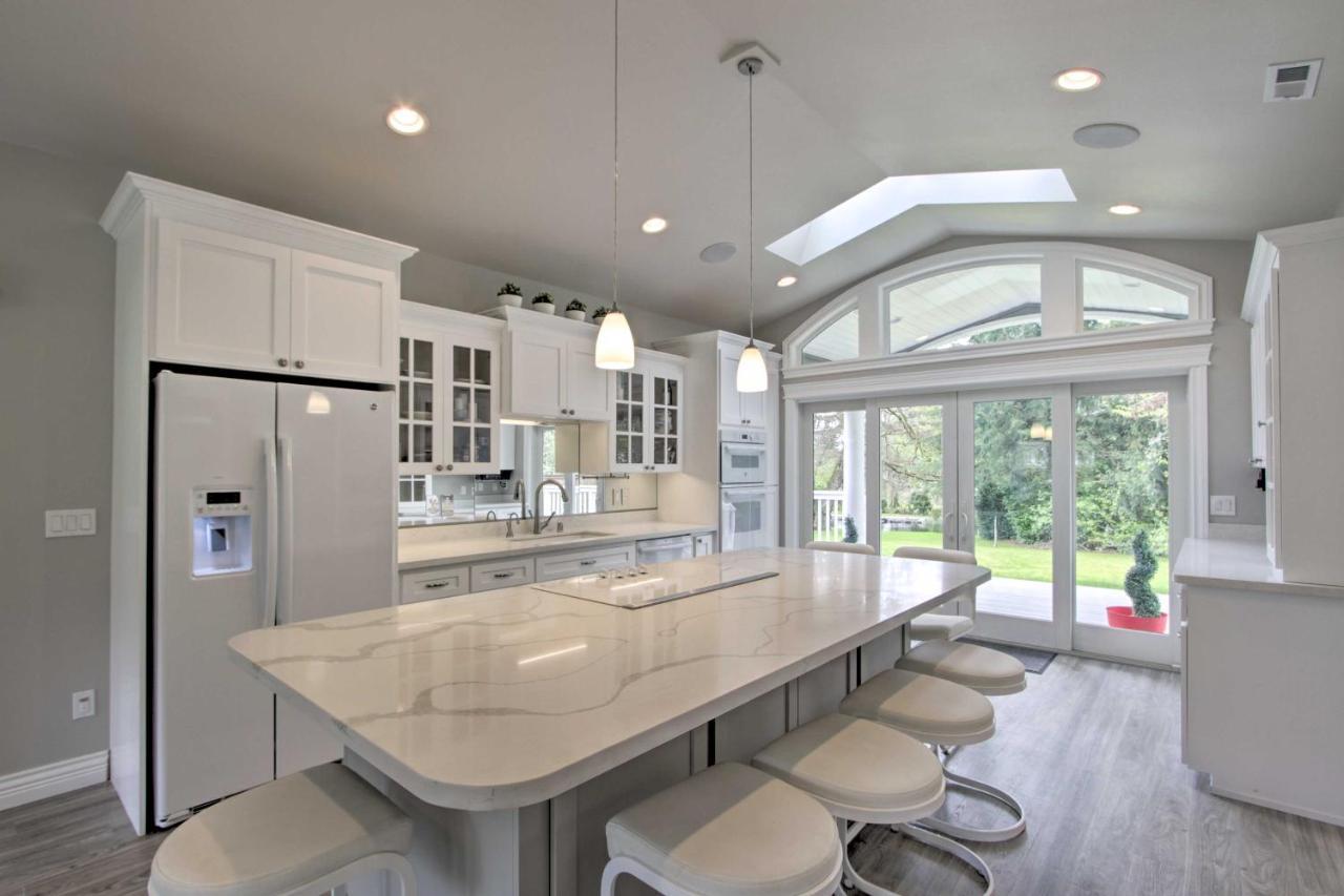 Contemporary Tacoma Cottage With Deck And Pond! ภายนอก รูปภาพ